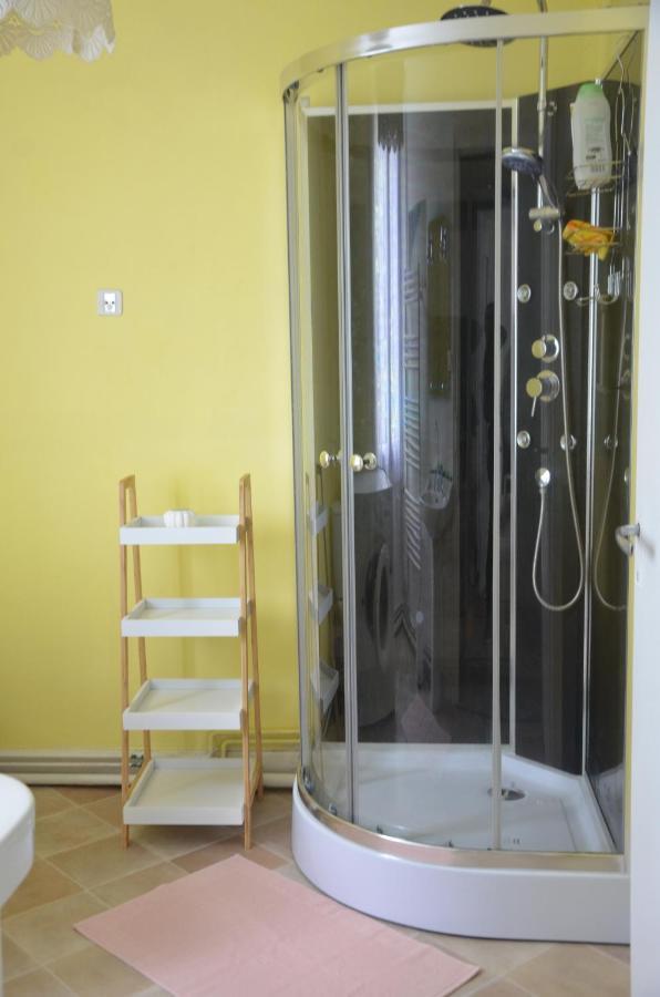 Au Bord De L'Eau Appartement 50 M2 Chambon-sur-Voueize المظهر الخارجي الصورة